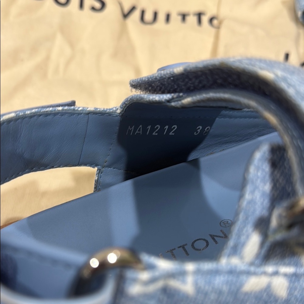 Louis Vuitton Paseo Flat Comfort Sandal - Picture 7 of 9